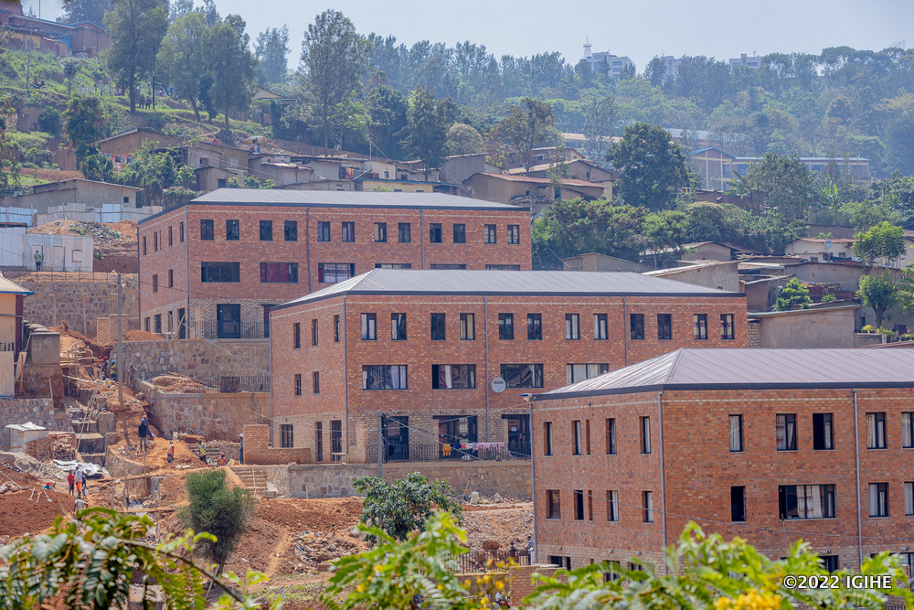 Umujyi wa Kigali uzashyiraho inzira za bisi gusa, ab’amikoro make bazahabwa inzu