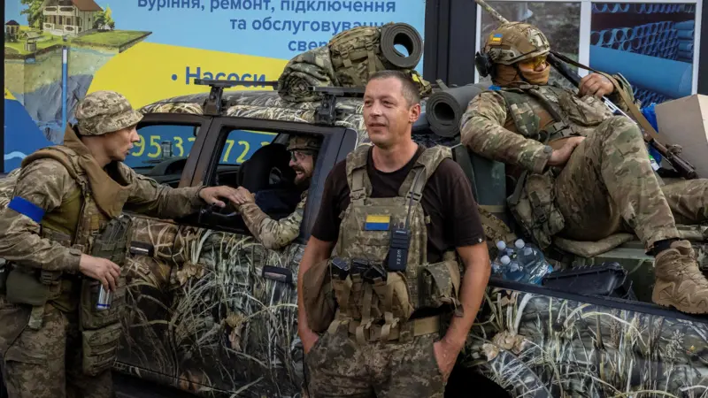 Uburusiya burimo gusatira umujyi ukomeye wa Ukraine mu gihe igitero cyayo muri Kursk kigenda buhoro