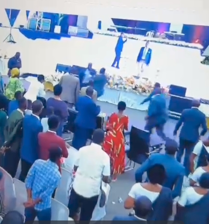 Muri ADEPR Nyarugenge barwaniye mu materaniro(video)