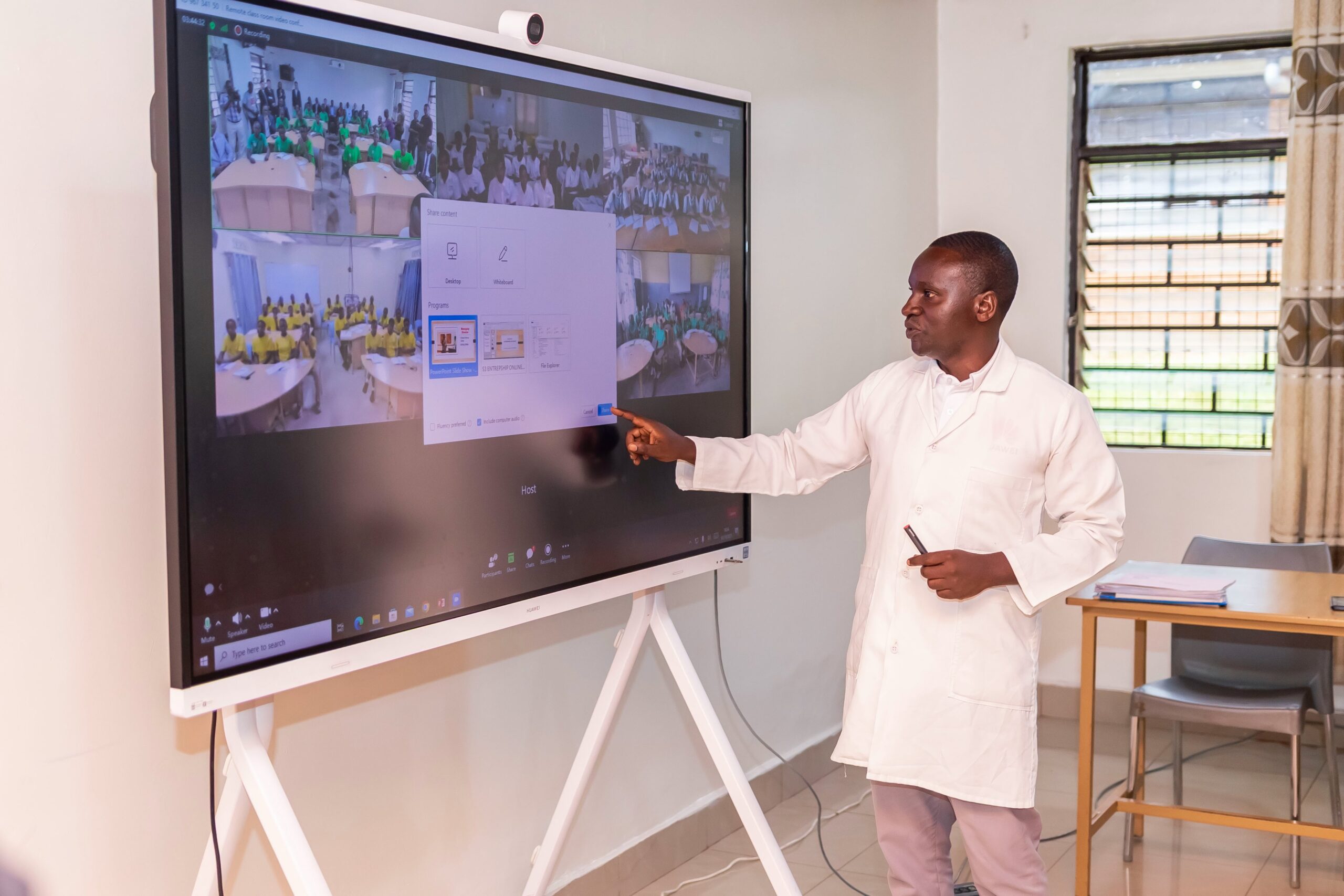 Kugeza internet ya 5G mu mashuri byaba bizateza abarimu gutakaza akazi?