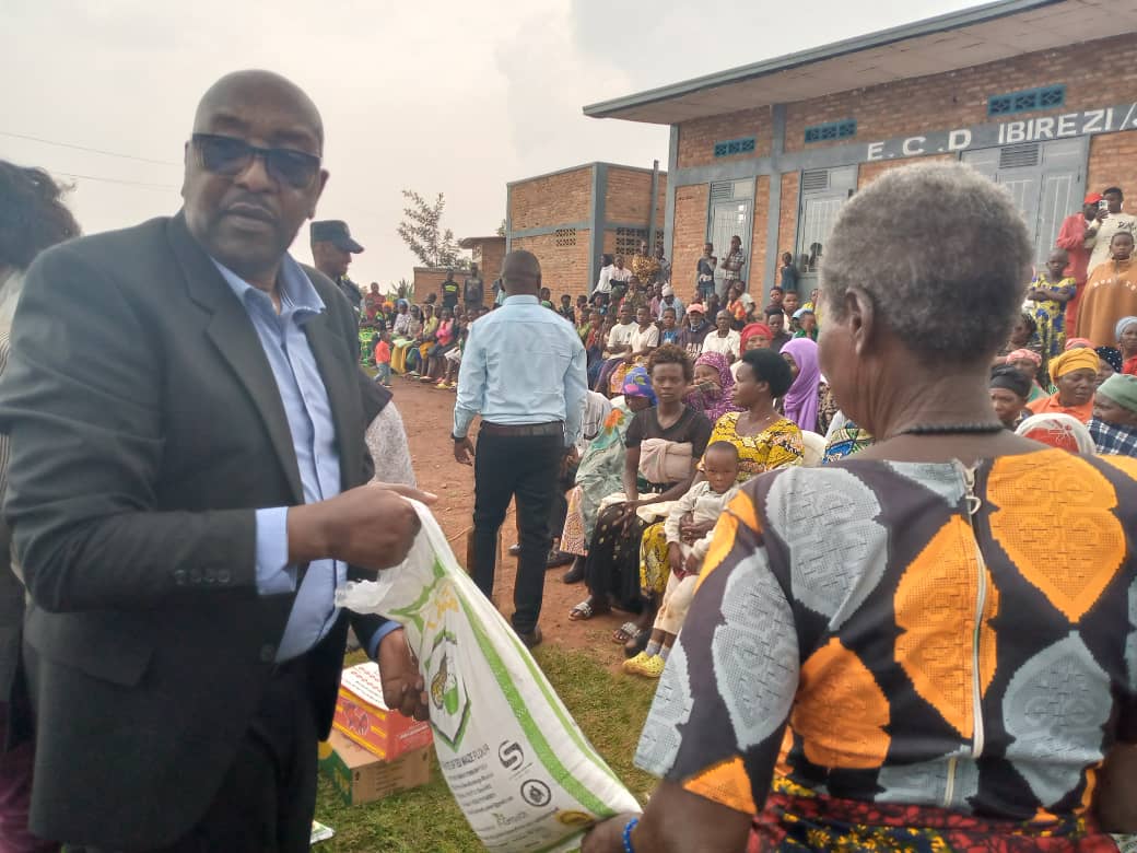 Akarere ka Gasabo kahaye ubunani abaturage batishoboye